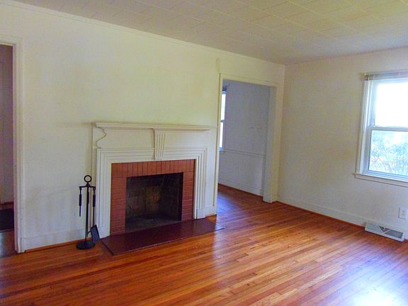 2nd image of 1813 Oak St