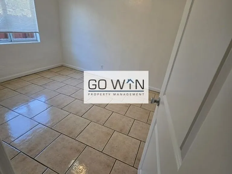 1832 E Harvard St — Photo 9