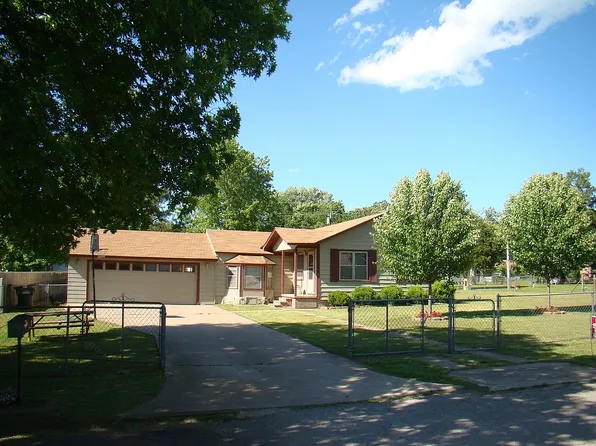 402 High St, Henryetta, OK 74437