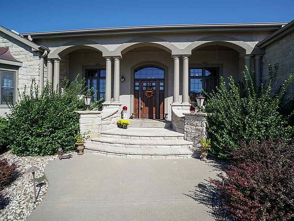 2nd image of 3520 Vanesta Dr