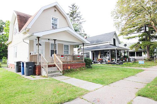 2nd image of 1627 Fernwood Ave