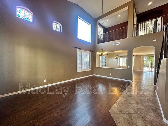 4th image of 2675 E Blue Spruce Ln