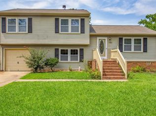 121 Admiral Ct, Hampton, VA 23669
