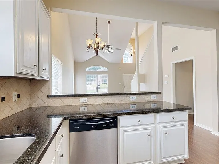 1619 Park Pl — Photo 9