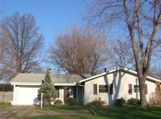 743 Bridle Ln, Berea, OH 44017