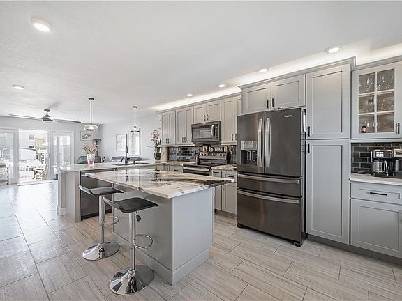 3rd image of 4927 Cobia Dr SE