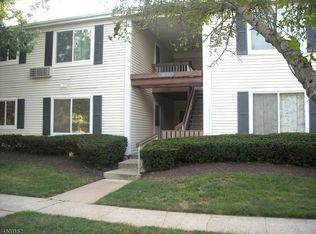 35 Norwich Pl, Somerset, NJ 08873