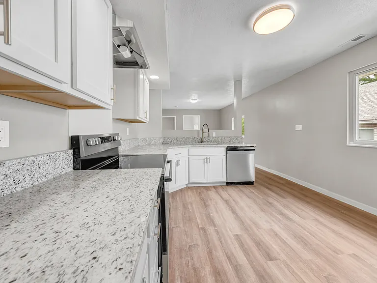 3449 Wade Ave #U — Photo 9