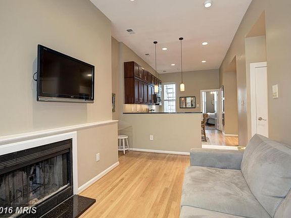 Living Room (3 of 3)