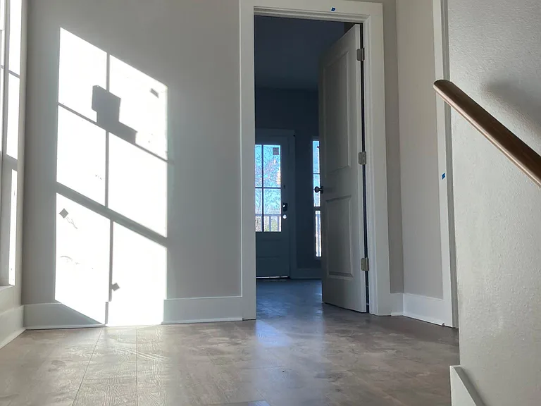 200 Evergreen Dr — Photo 5