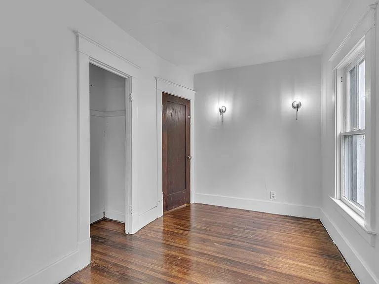 91 Saint Johns Parkside St #1 — Photo 8