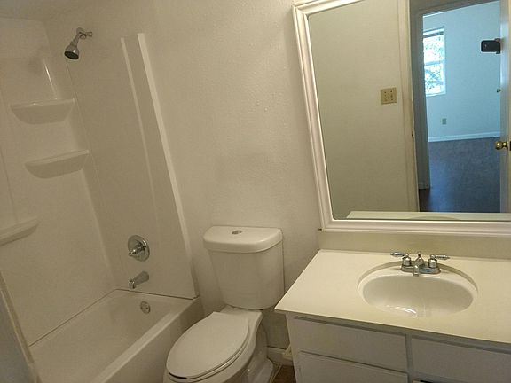 4th image of 736 Memorial Mews St APT B