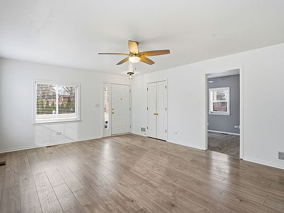 3rd image of 27071 N Ridge St