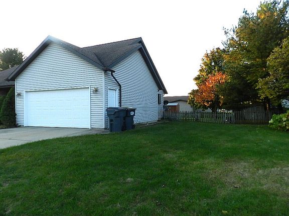 3rd image of 840 Lincoln Pines Pl