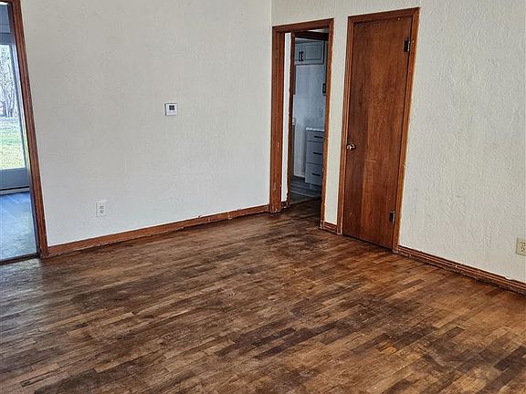 2nd image of 407 W Nebraska St