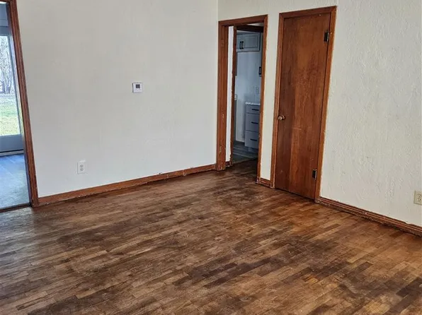 407 W Nebraska St, Walters, OK 73572