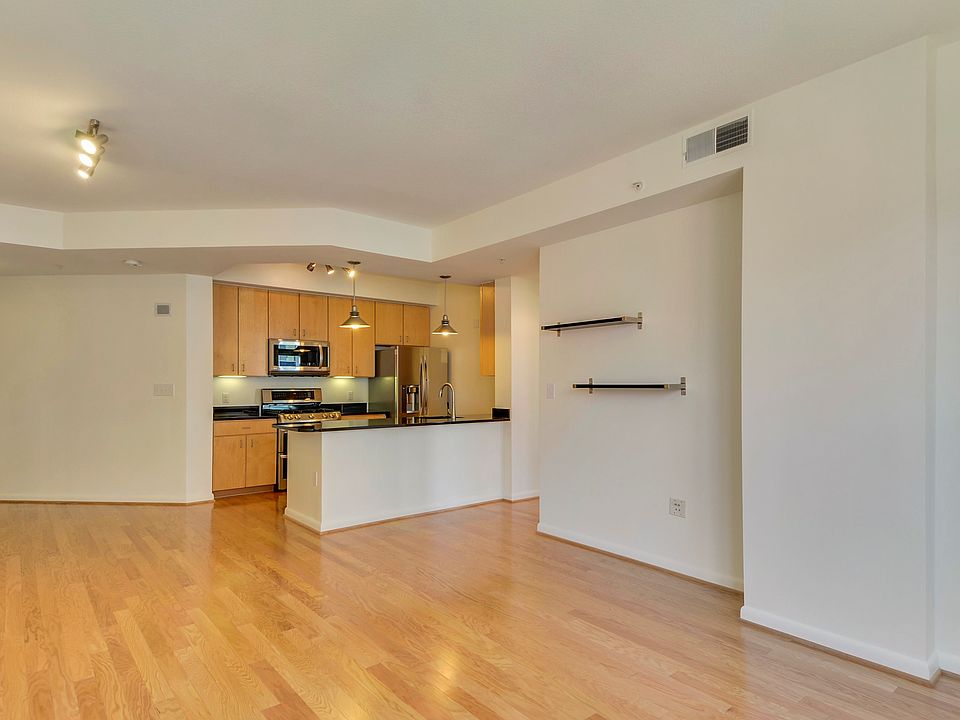 Living room/kitchen