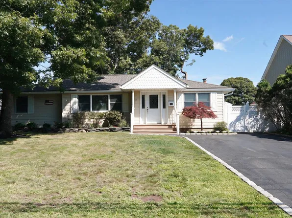 15 Marianna Place, East Islip, NY 11730