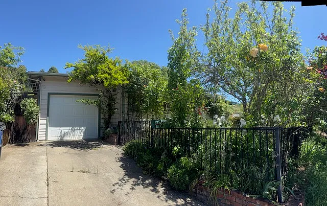3 bed, 1040 sqft, $1,850 — Photo 1