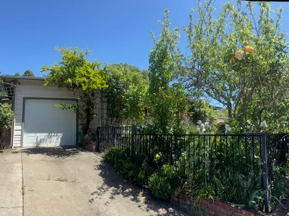 56 Hillside Dr, Willits, CA 95490