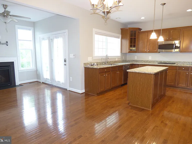 1604 Kinnaird Ter NE — Photo 5