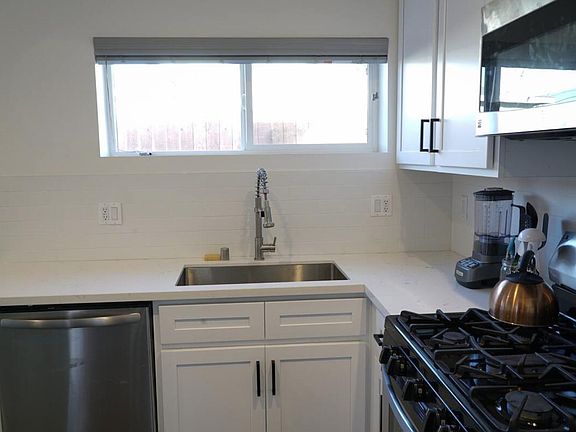 5th image of 3977 Dalton Ave #1