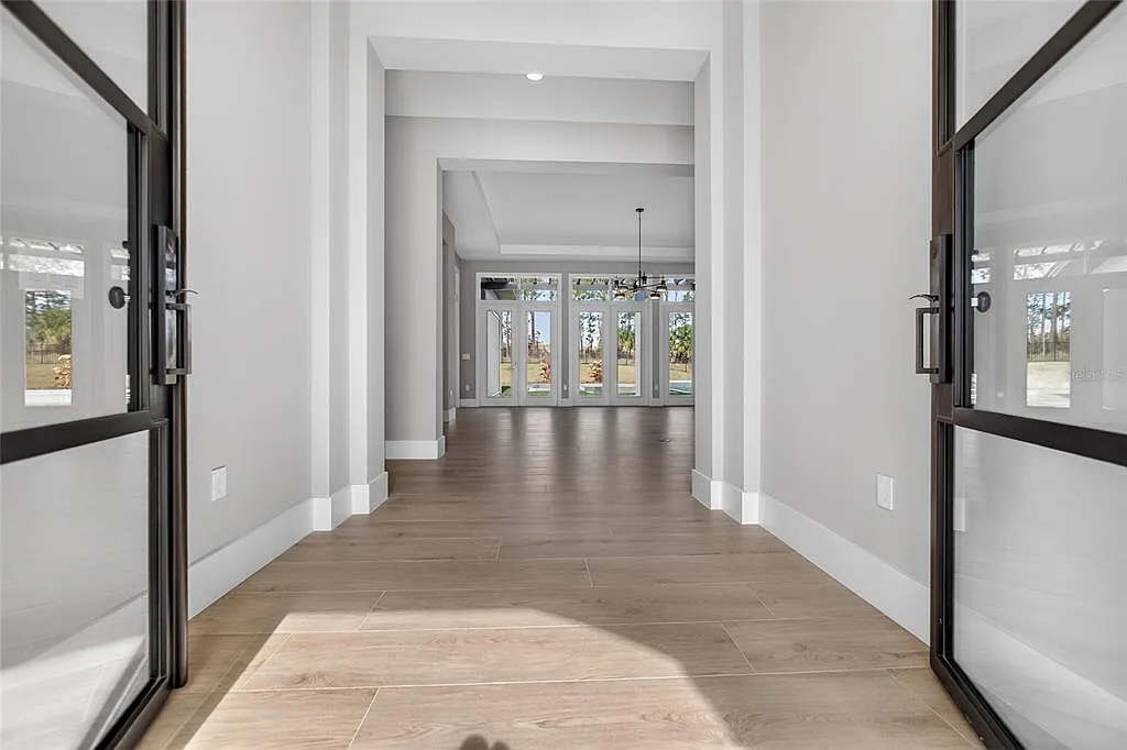 4 bed, 4.5 bath, 3984 sqft, $13,500 — Photo 3