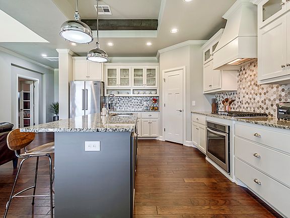 3rd image of 18801 Rolling Hill Way