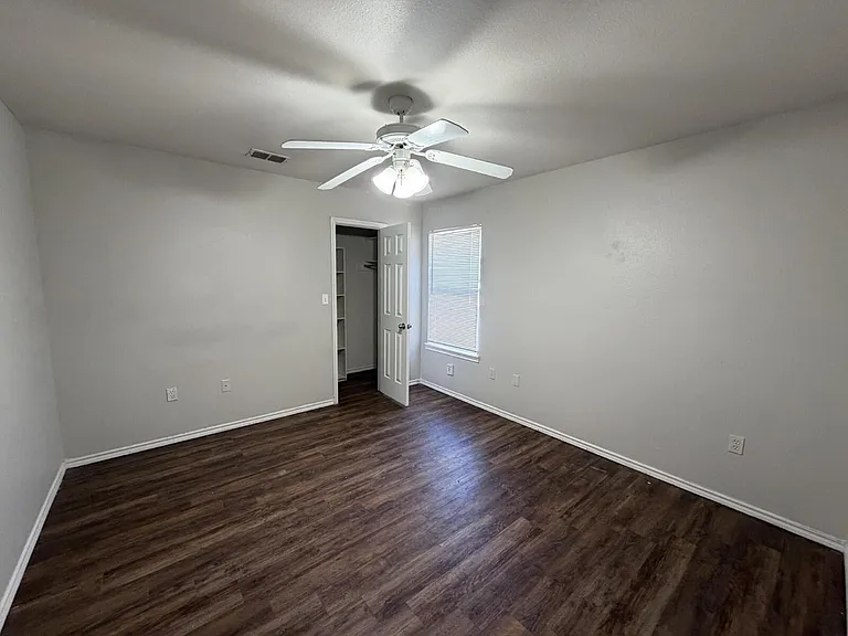 533 N Clinton Ave #B — Photo 12