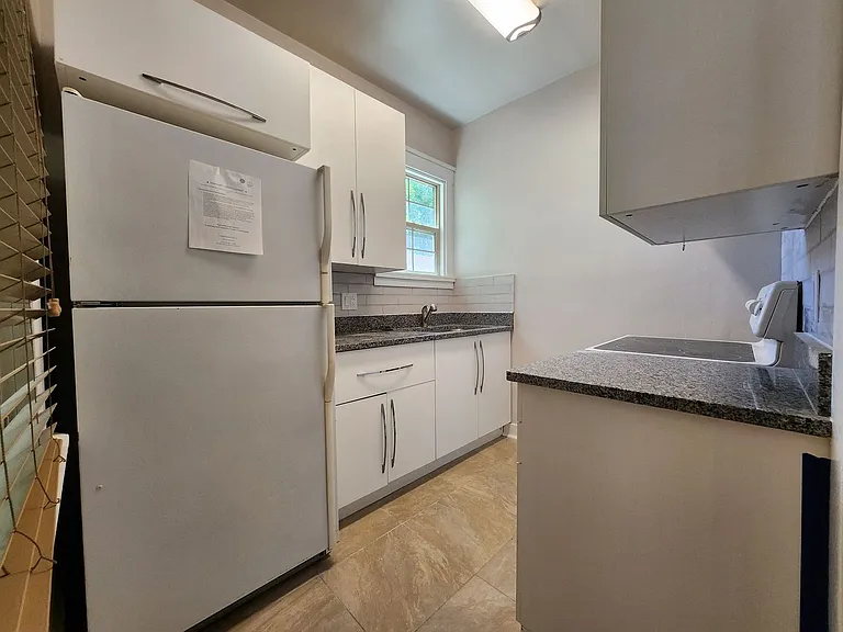 1000 Carteret Ave #4 — Photo 5