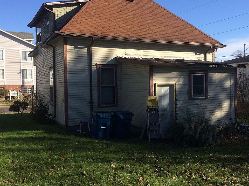 2nd image of 415 N State St