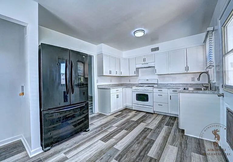 1355 Mesa Ave — Photo 1