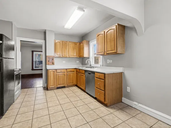 13375 Cedar Rd, Cleveland Heights, OH 44118