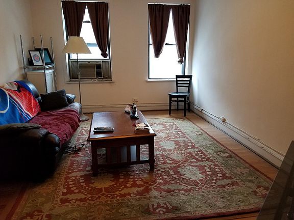 2nd image of 512 W Belden Ave APT 2C
