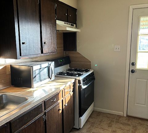 4th image of 2407 Cornell Dr