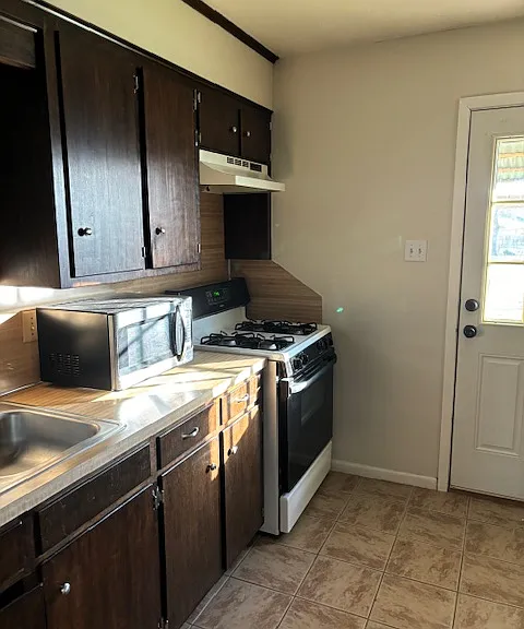 2407 Cornell Dr — Photo 4