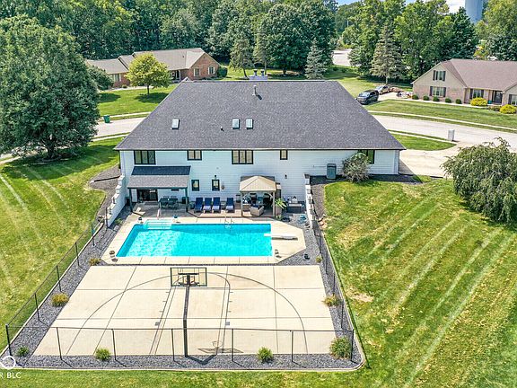 4th image of 714 Peach Tree Ln