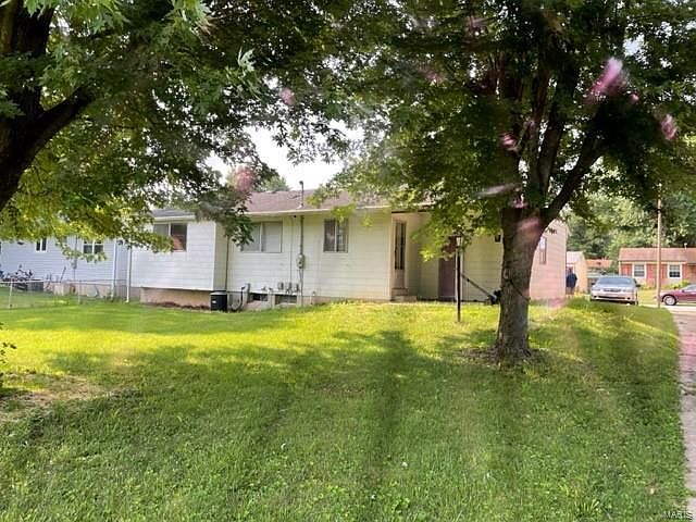 2nd image of 3416 Ipswich Ln