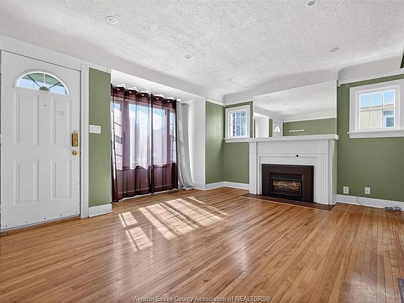 4th image of 2406 Byng Rd