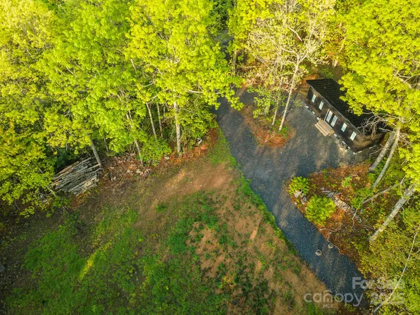 28 Burgin Ridge Rd, Black Mountain, NC 28711