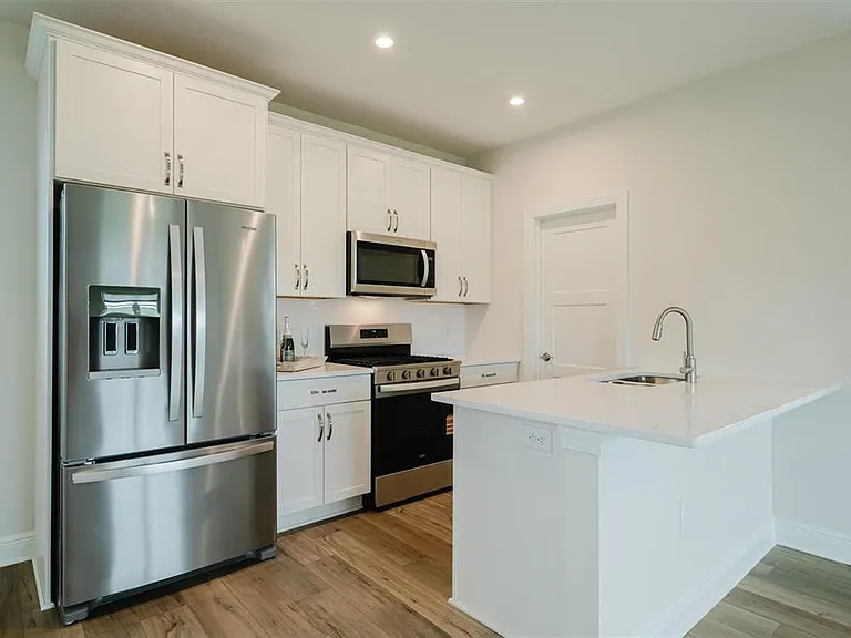 7910 Lake Flores Ave — Photo 7