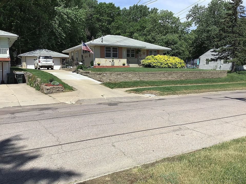 1st image of 3021 Chambers St