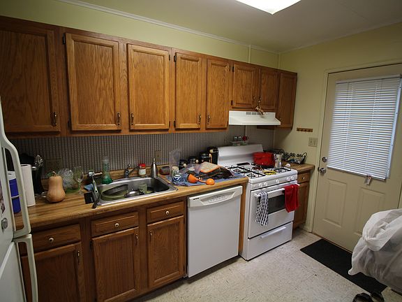5th image of 236 Schilling St
