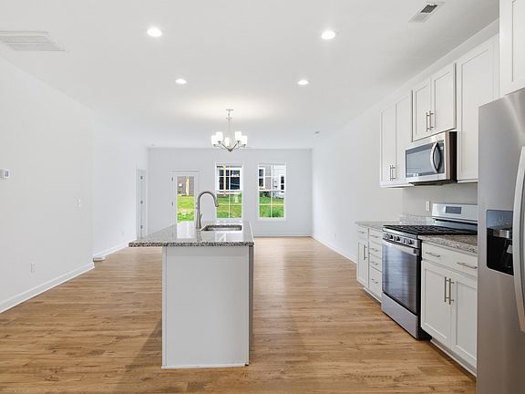 5th image of 3021 Deptford St