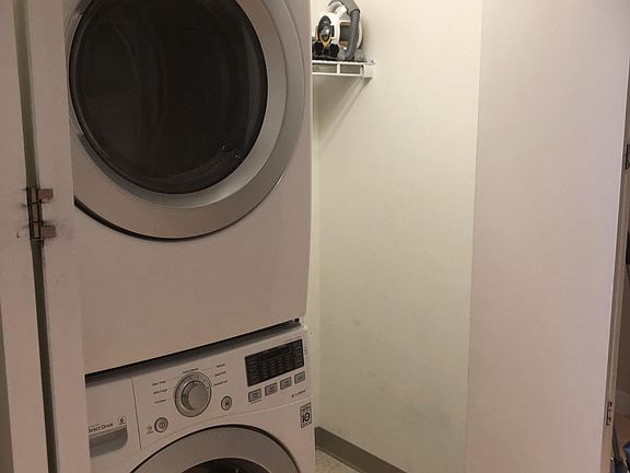 5th image of 550 Pleasant St Suite 409