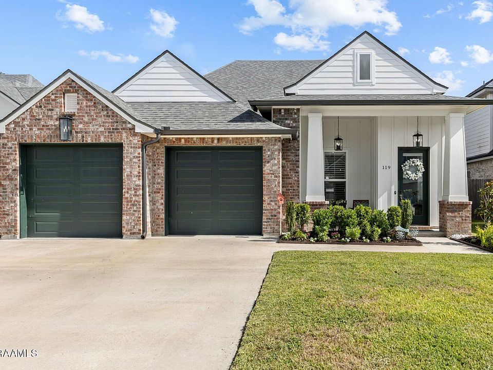 1st image of 119 Lakes Edge Dr