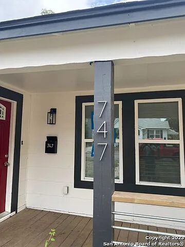 747 Bailey Ave — Photo 2