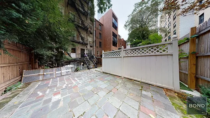 Rented by Bond New York | media 13