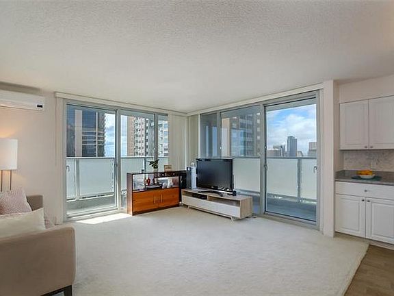 4th image of 801 South St APT 2621