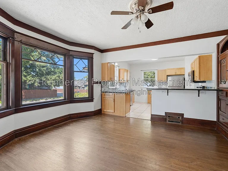 1128 W Spofford Ave — Photo 10